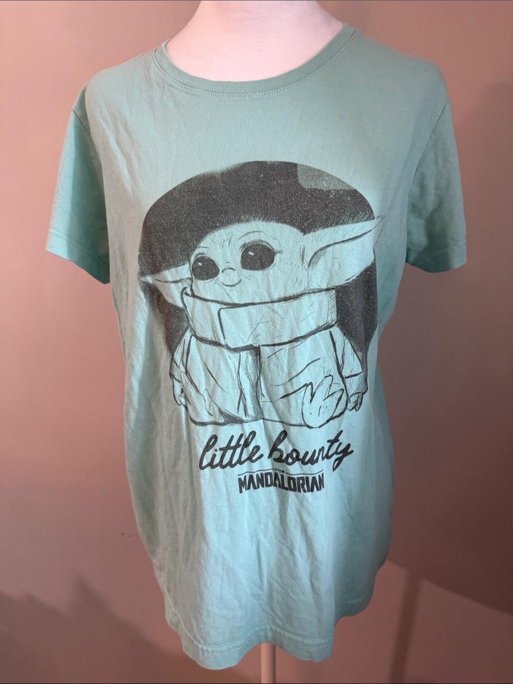 Live & Tell Little Bounty Mandalorian Baby Yoda Graphic Tee - Sz Large